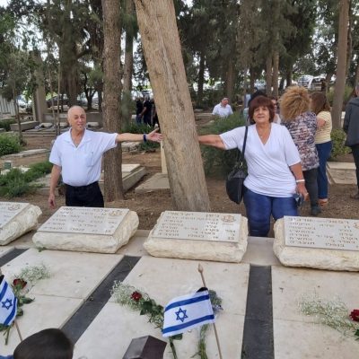 שיירת חולדה סיפורם של שני נופלים רפאל (לארי) ארביב וחיים (חיימקה) גולדיס ז"ל